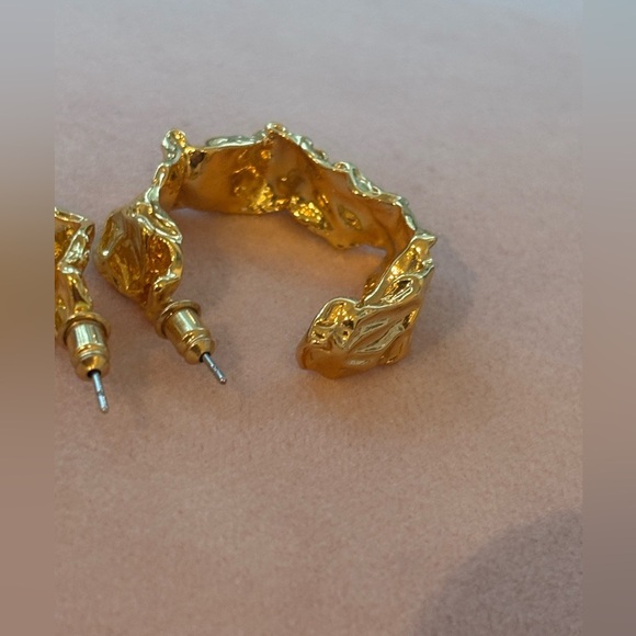 Amber Sceats 24k gold plated post hoop earrings. - Picture 4 of 5